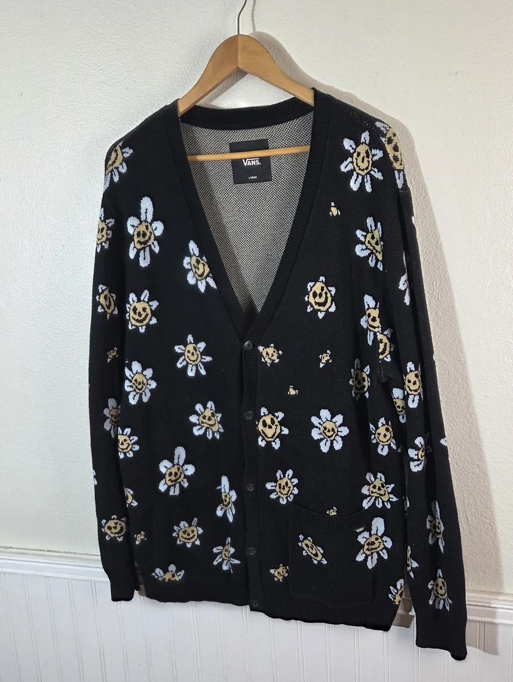 Vans Men’s Large Black Smiley Daisy Cardigan Sweater Cotton V Neck Button Front - Picture 2 of 13